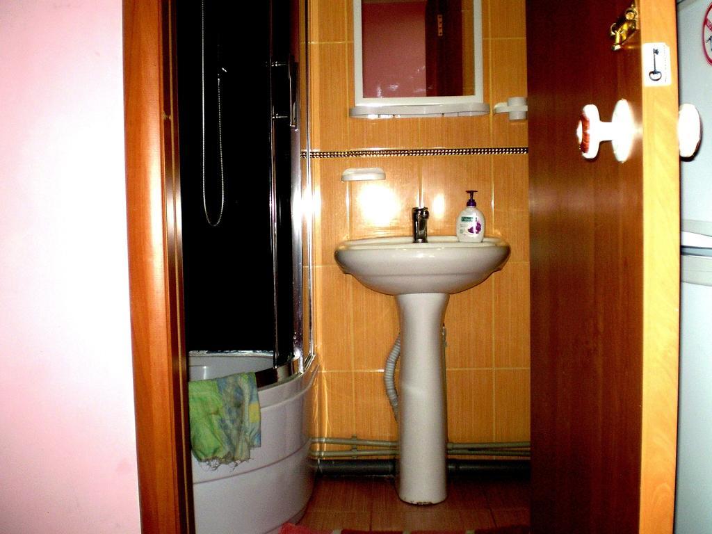 2 Комнаты 4 Дивана Чкалова-Садовая "Сити Центр" 2 Этаж Wi-Fi 2 Этажный Отдельный Дом Mykolajiw Zimmer foto